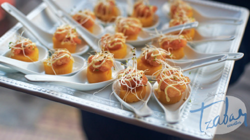 Cucharritas de causa con langostino al panco