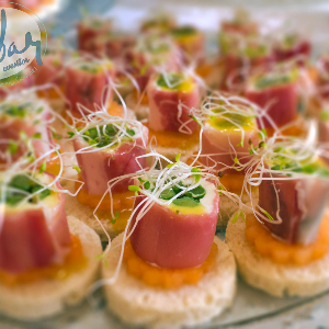 Boda Carlos y Clara - Bocadito de procuitto, esparragos y queso crema 2 (LD).jpg